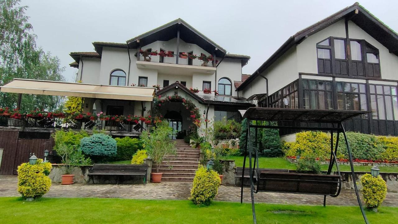 Casa Domneasca Hotel Curtea De Arges Bagian luar foto