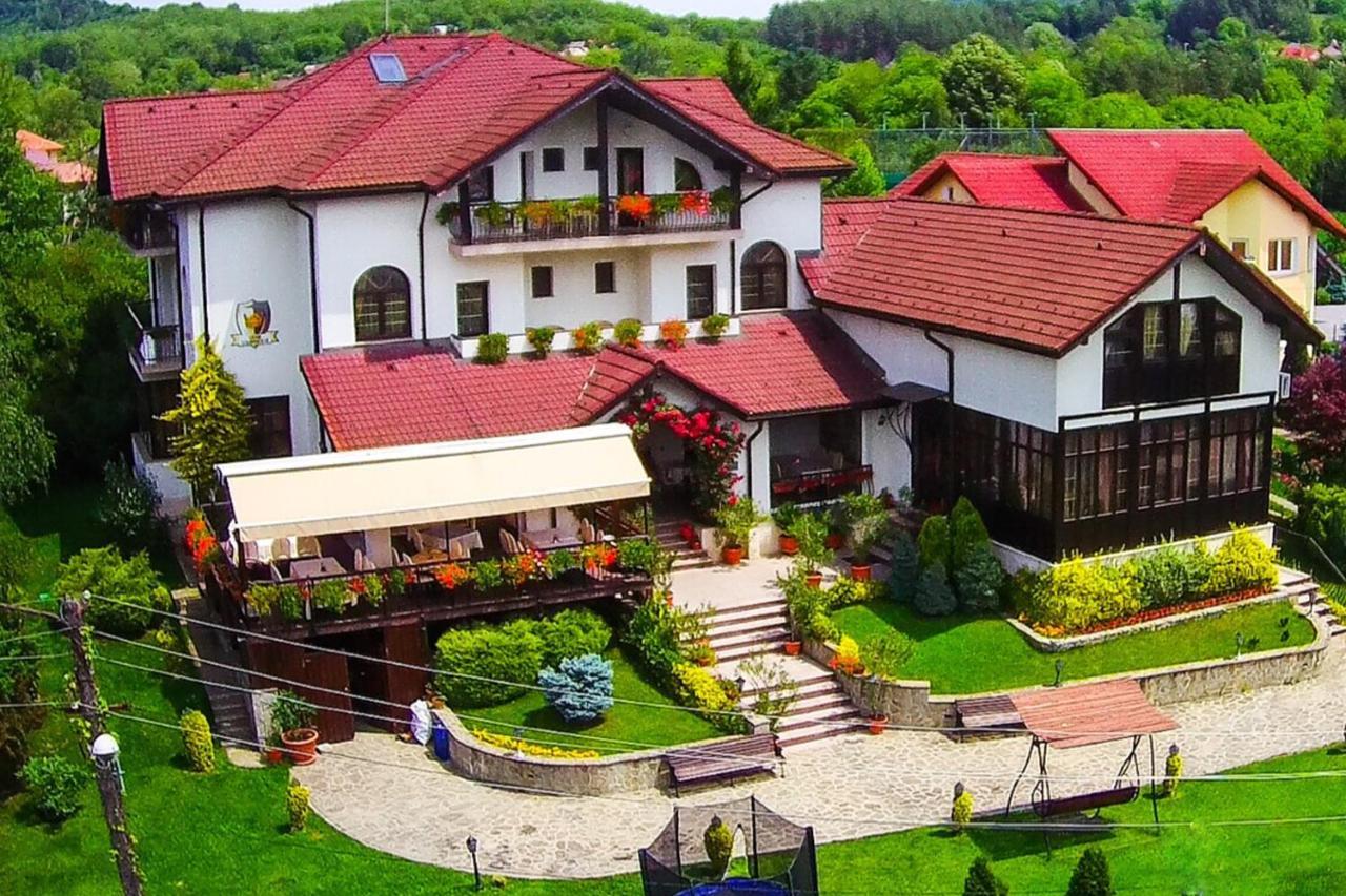 Casa Domneasca Hotel Curtea De Arges Bagian luar foto