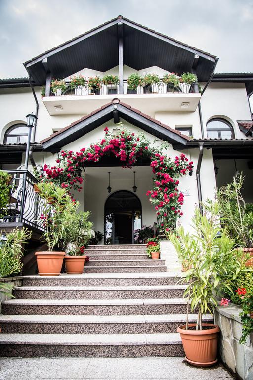 Casa Domneasca Hotel Curtea De Arges Bagian luar foto